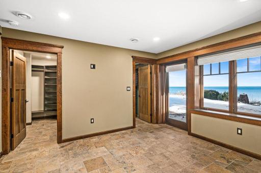 5220 London Road, Duluth, MN 55804
