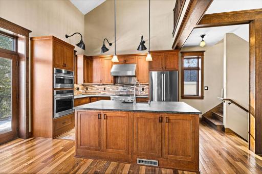 5220 London Road, Duluth, MN 55804
