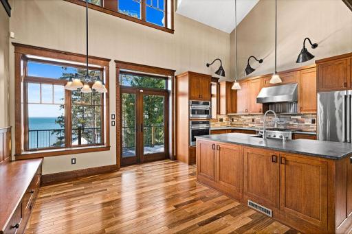 5220 London Road, Duluth, MN 55804