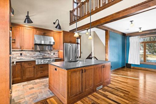 5220 London Road, Duluth, MN 55804