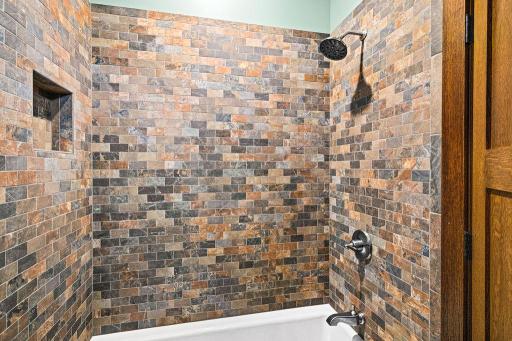 5220 London Road, Duluth, MN 55804