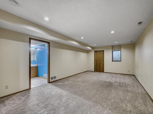 1120 Pecks Woods Drive, Saint Paul, MN 55112
