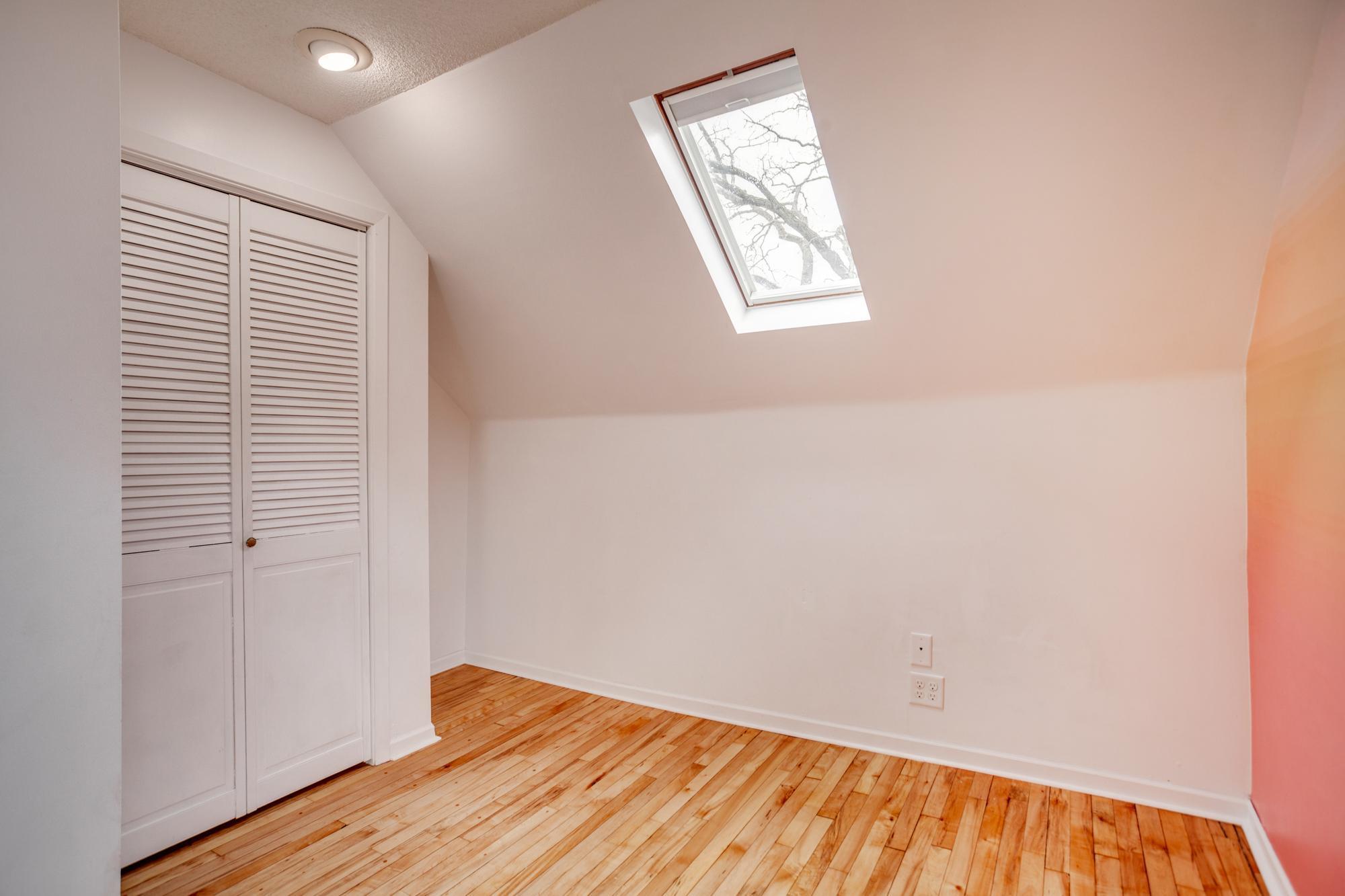Bedroom 3 skylight.jpg