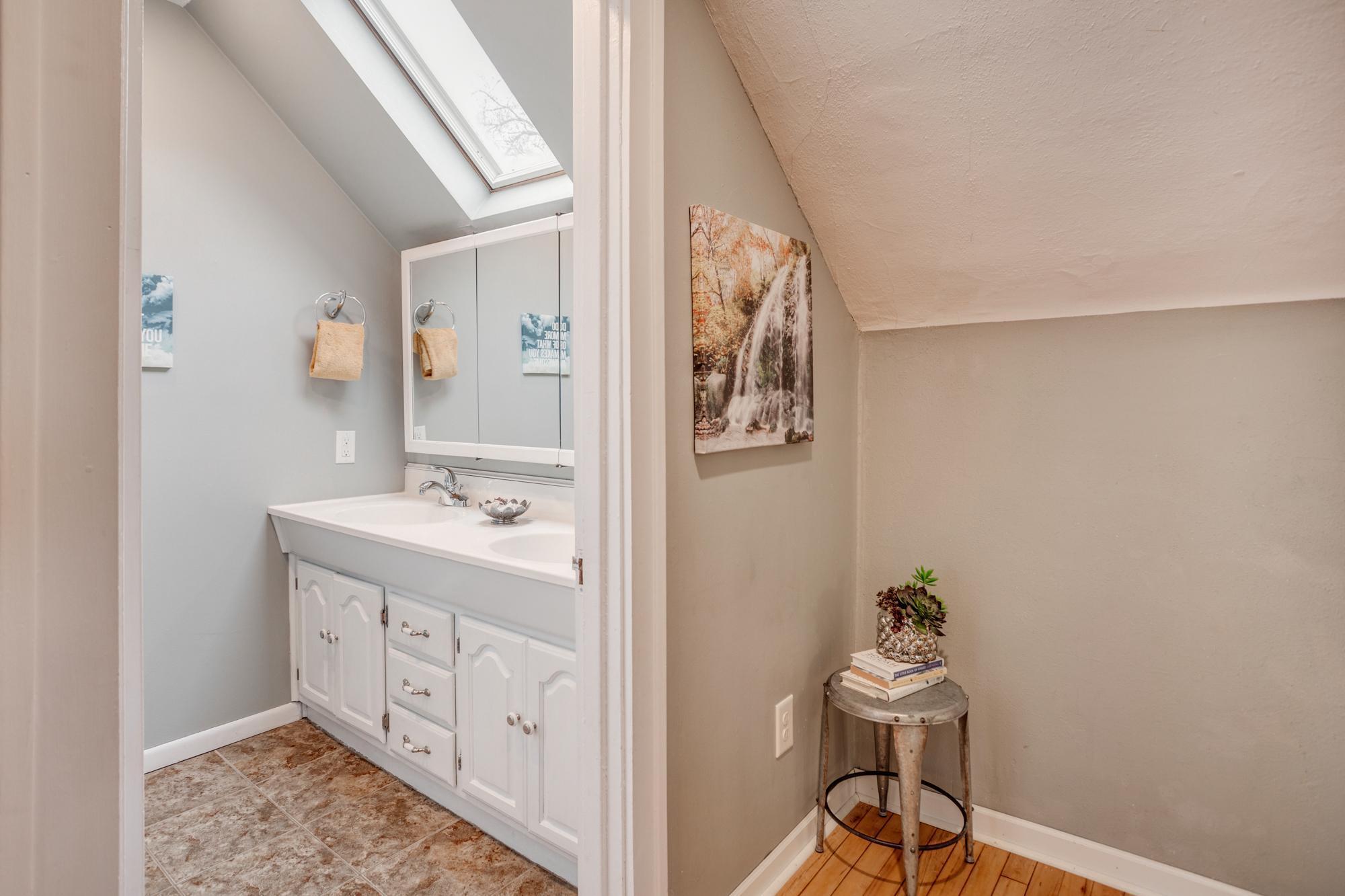 Bathroom dual vanity.jpg