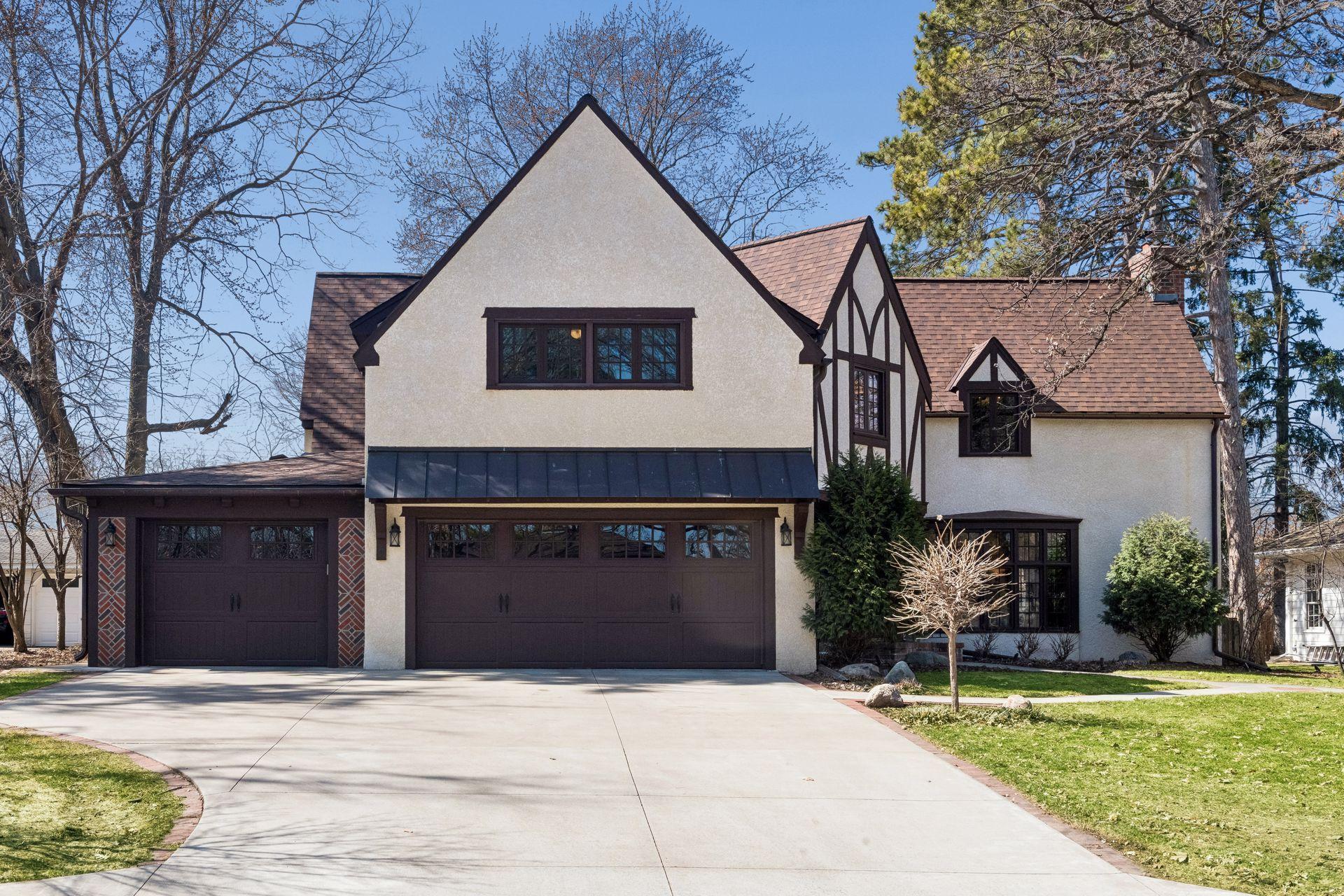 Spacious 3 car garage