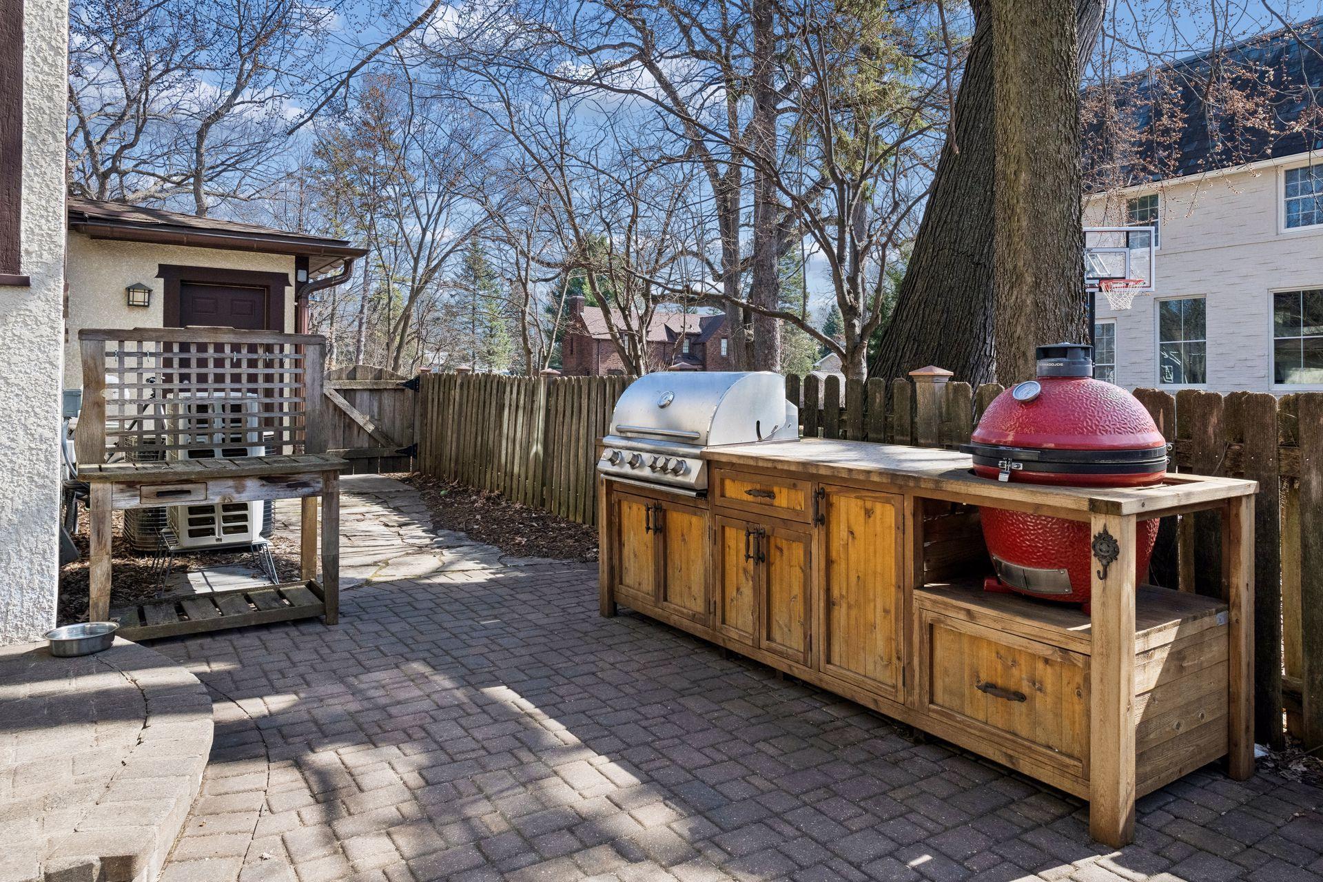Outdoor kitchen area