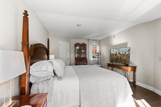 11228 Willowood Avenue, Eden Prairie, MN 55344