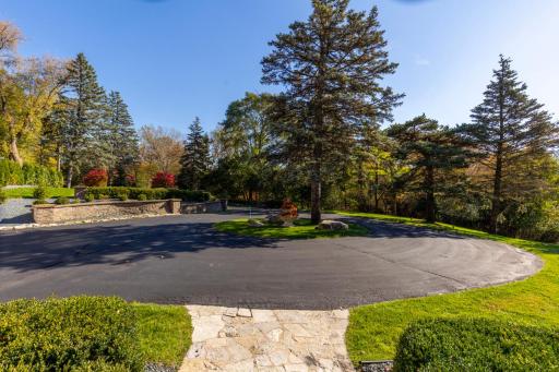 11228 Willowood Avenue, Eden Prairie, MN 55344