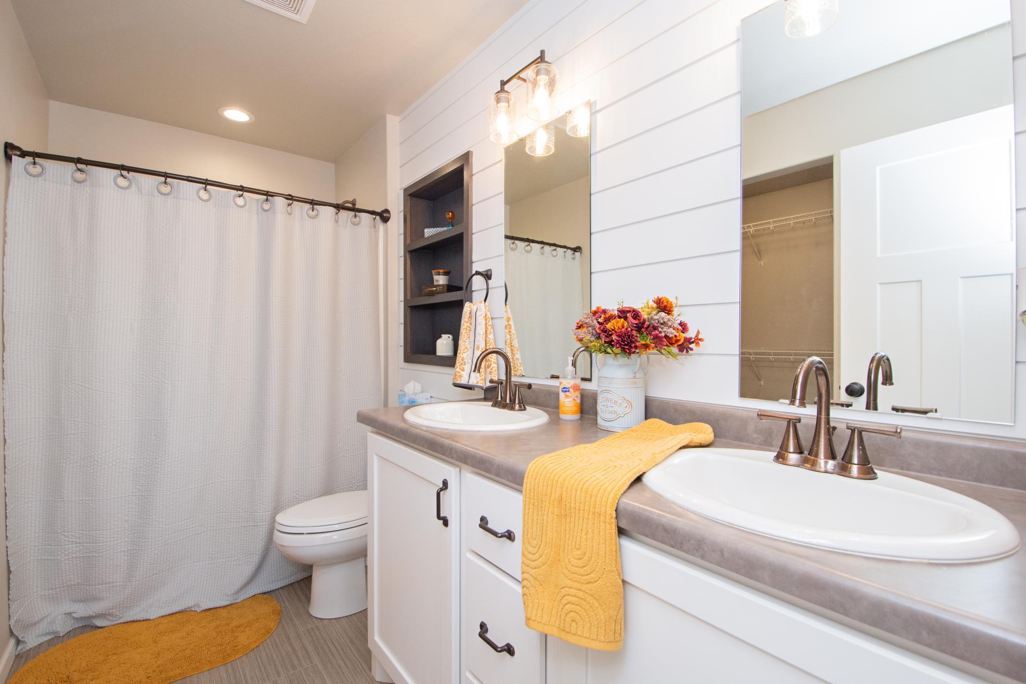 Primary full on suite bathroom