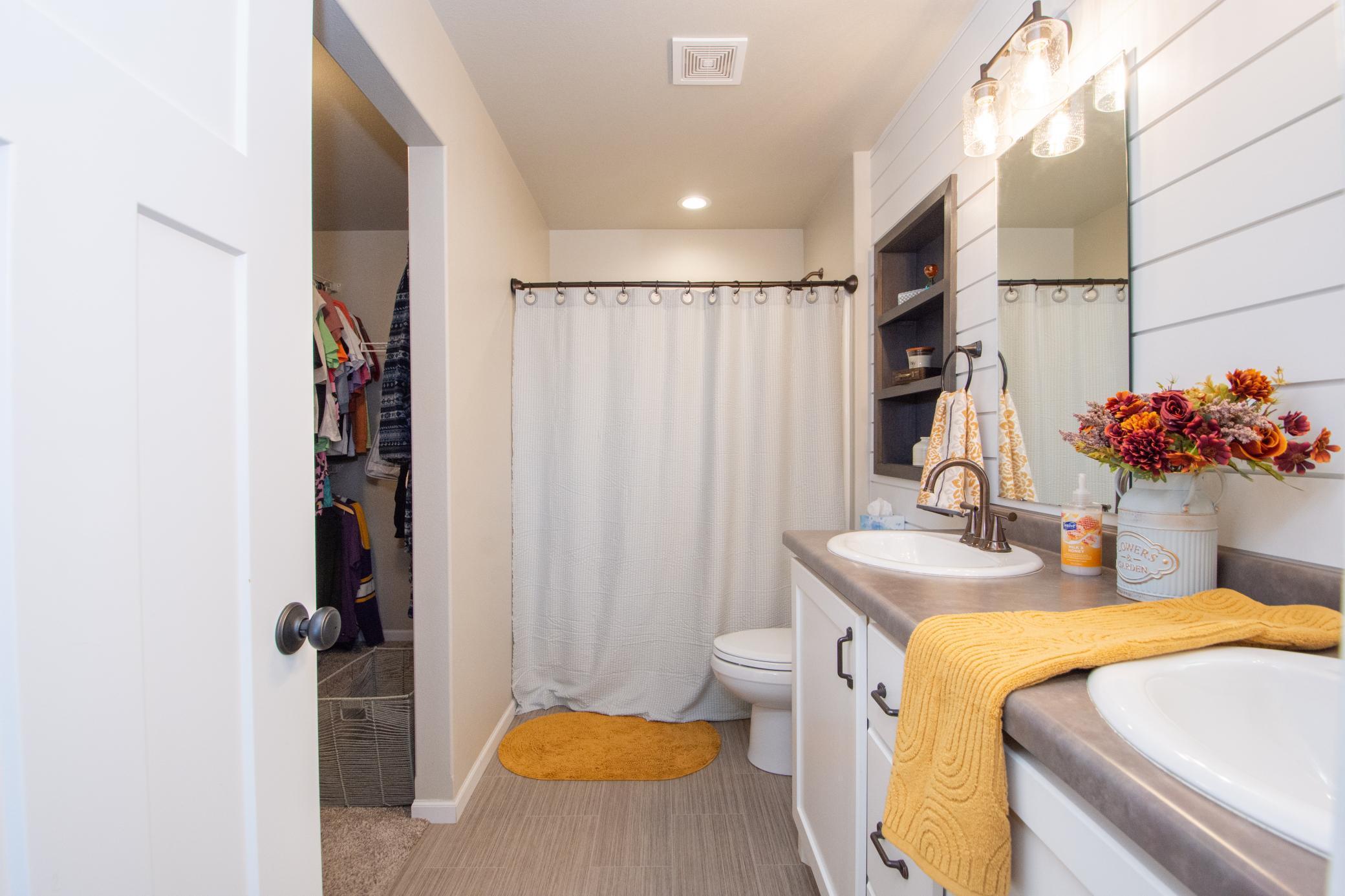 Primary full on suite bathroom