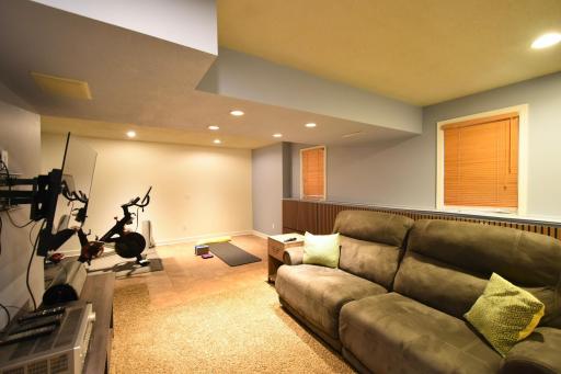 2014 Fox Valley Drive SW, Rochester, MN 55902