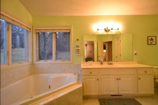 2014 Fox Valley Drive SW, Rochester, MN 55902