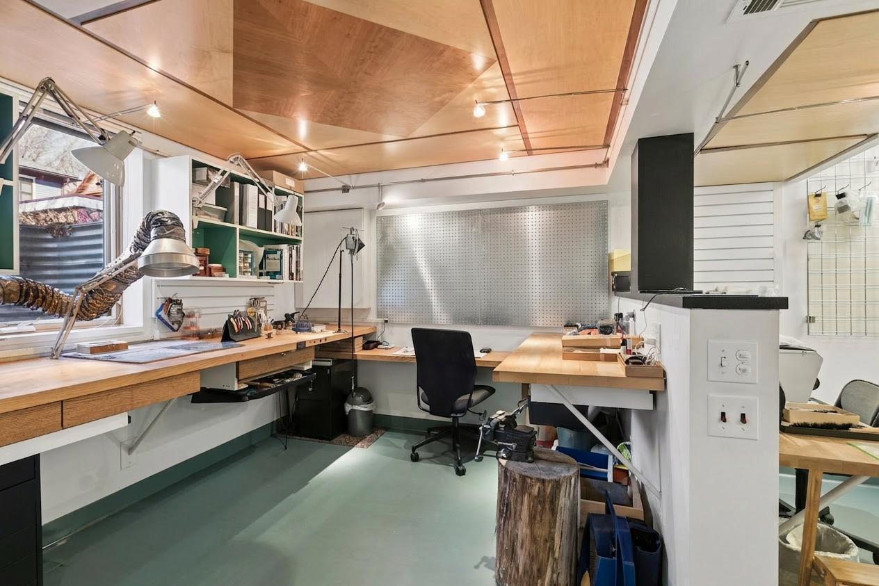 shop can be converted into a kitchen