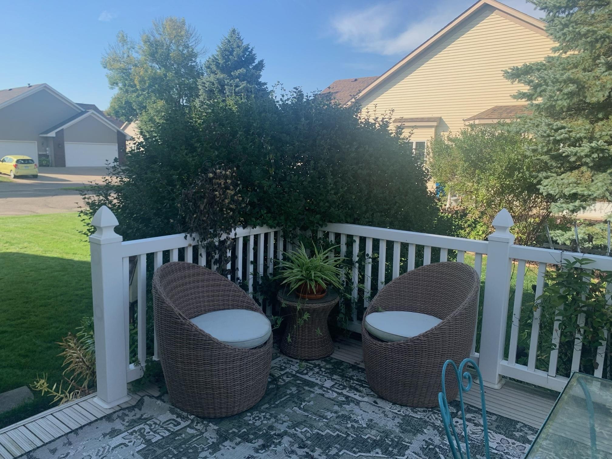 Private & cozy Deck off Sunroom
