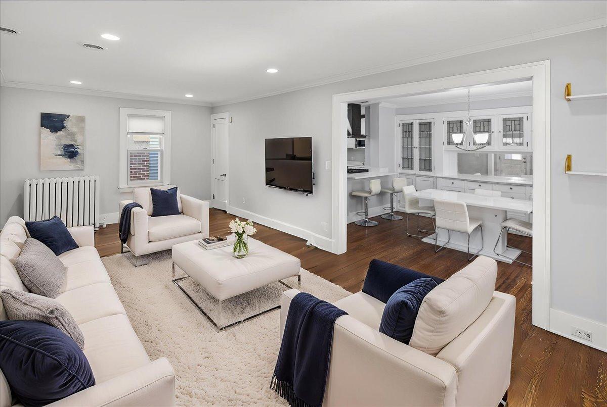 Very nicely virtual Staging.