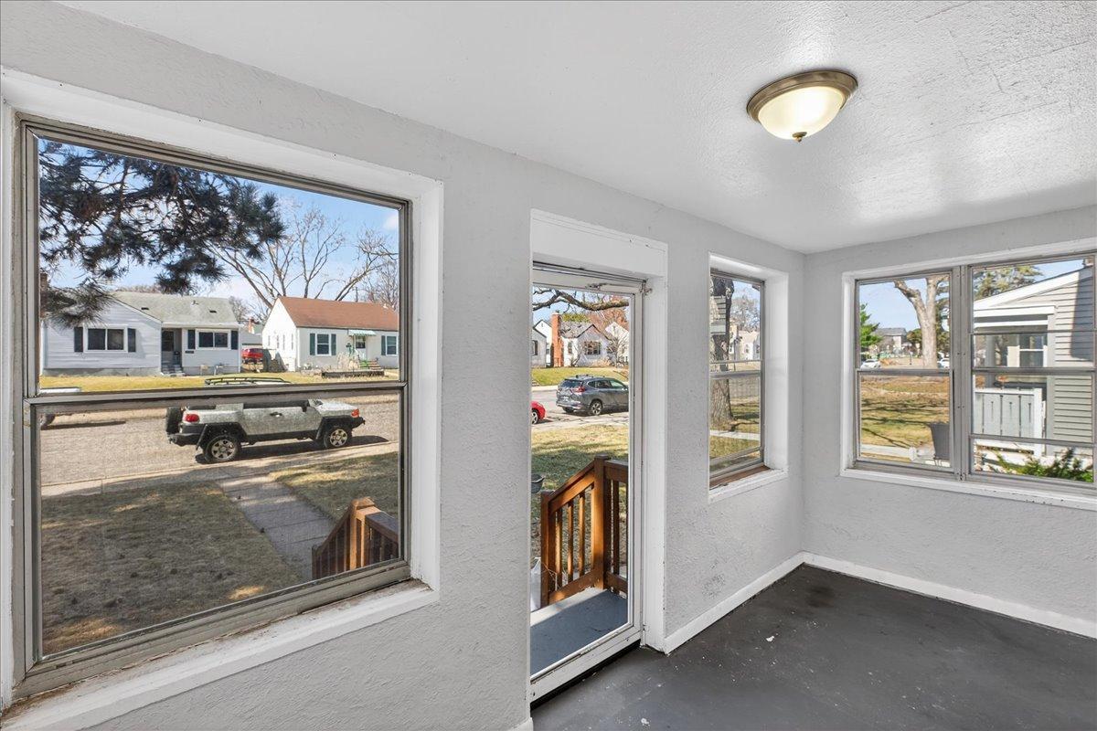 Large enclosed front Poarch.