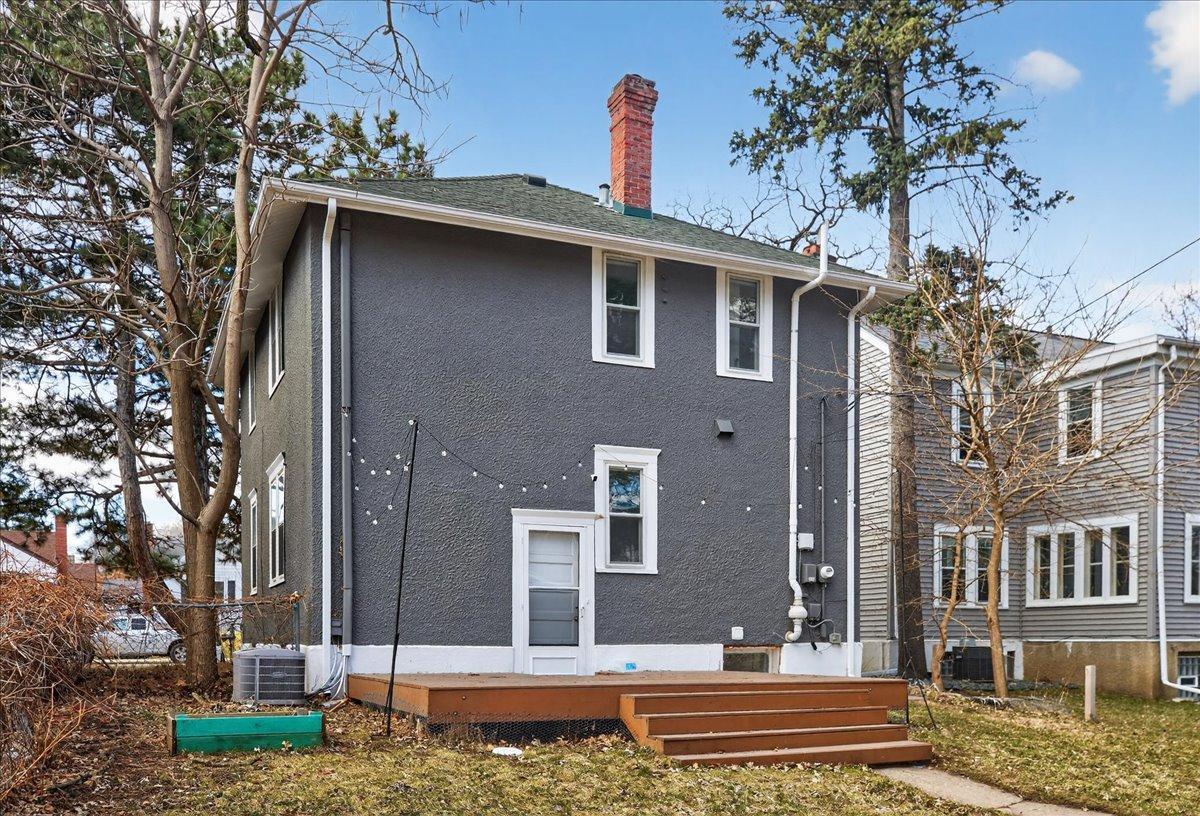 Bulb lighting included. For evening lounging.