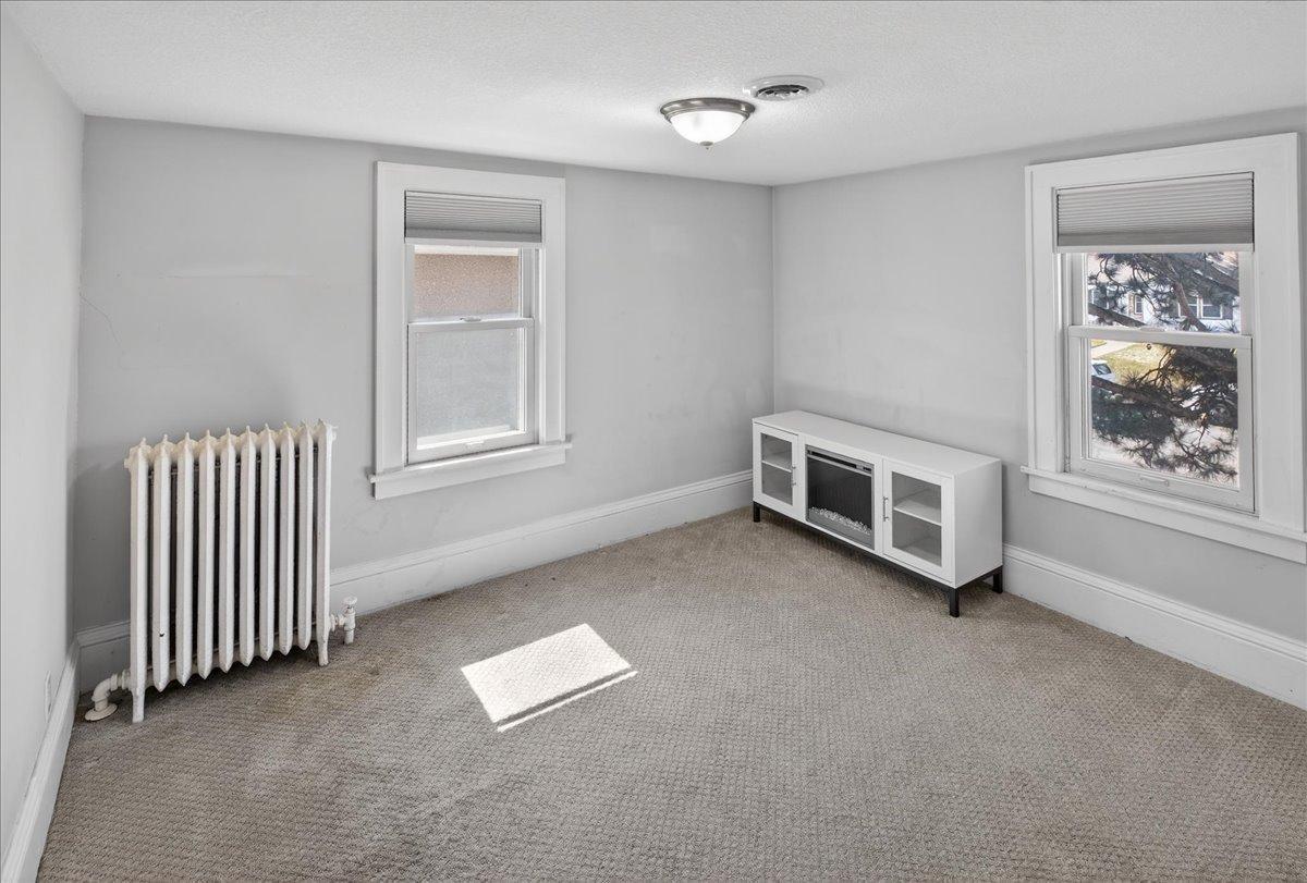 Upper Level 2nd bedroom.