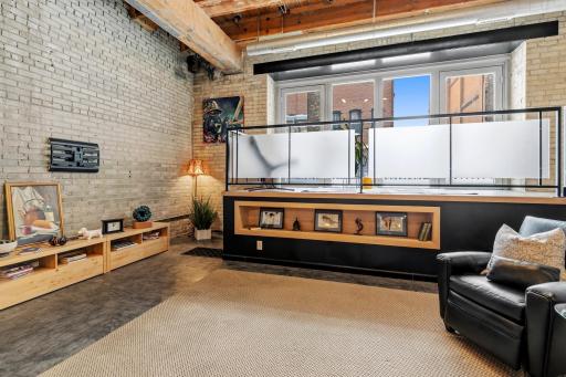 Note the frosted privacy panels of the raised alcove, presenting privacy while allowing the natural light to 'beam' in.
The alcove boasts built-in inset shelving.