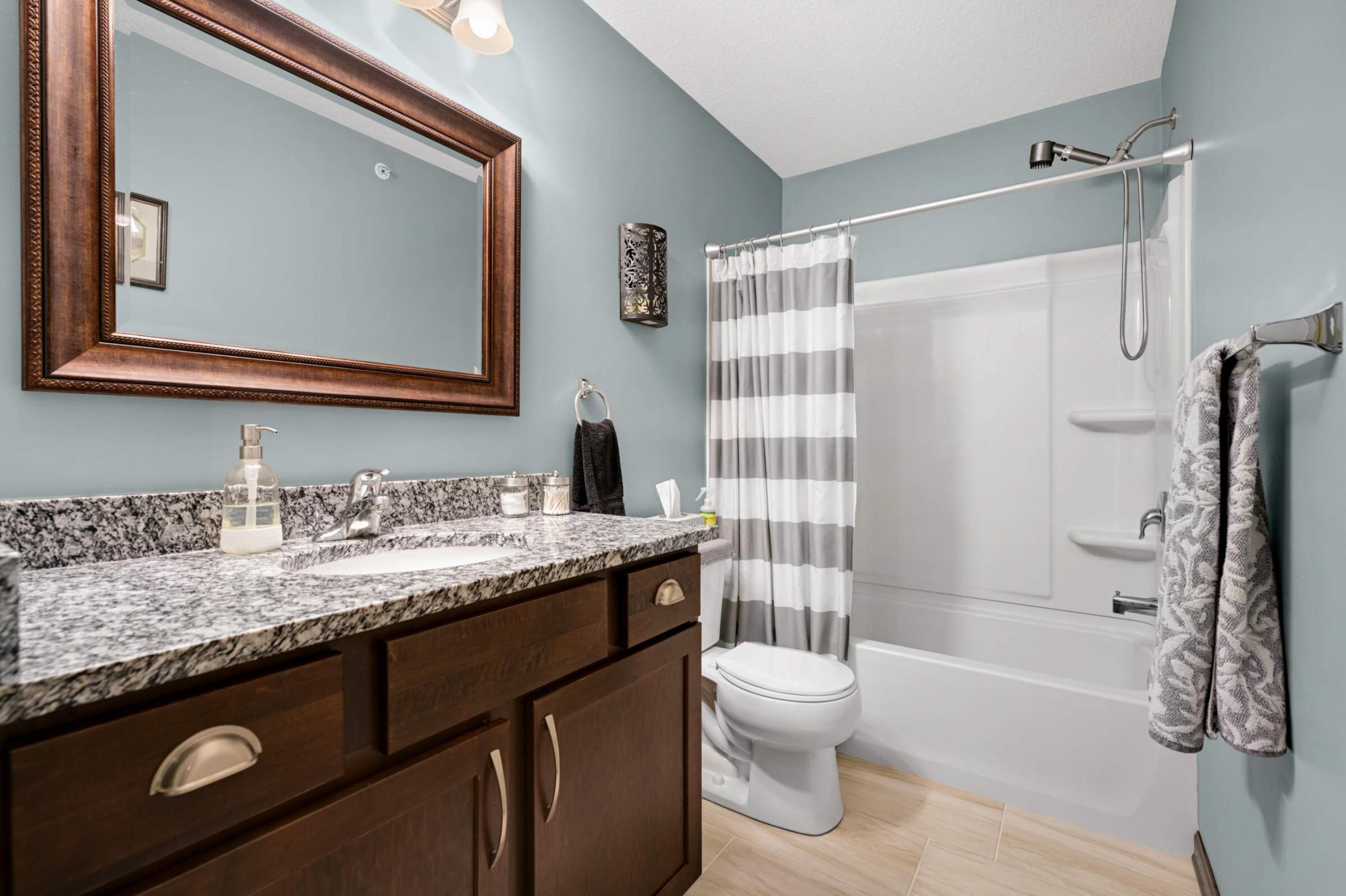 Upper level full bath