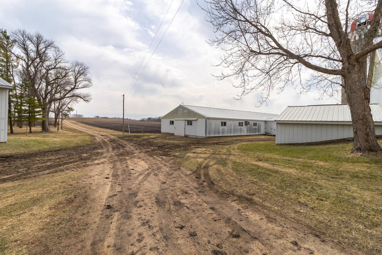 16827 Walden Ave pic 2.jpg