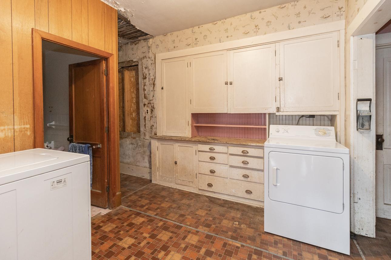 16827 Walden Ave pic 43pg.jpg