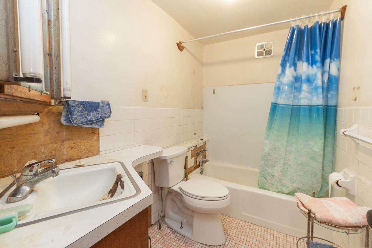 16827 Walden Ave pic 44pg.jpg