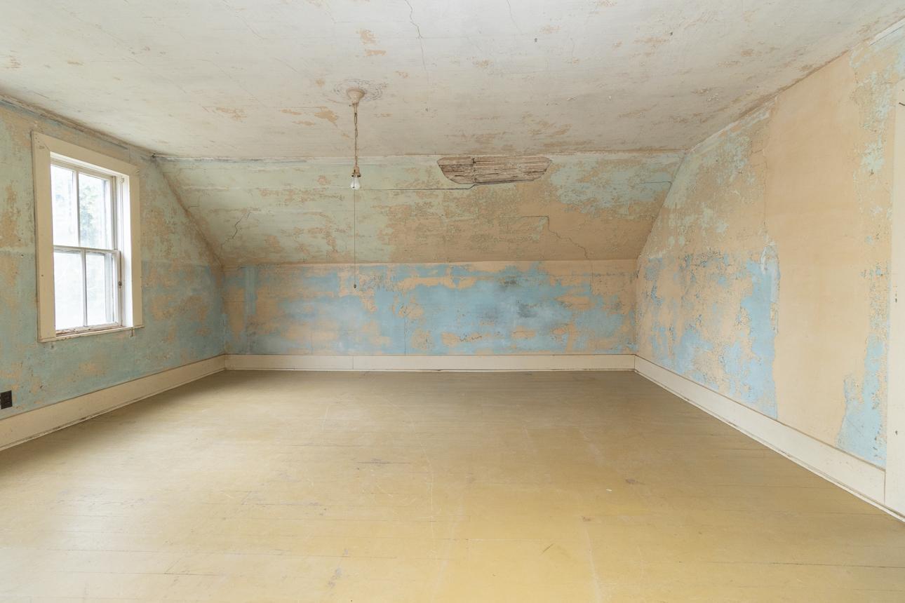 16827 Walden Ave pic 49pg.jpg