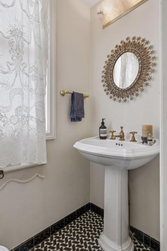 1930 Knox Avenue S, Minneapolis, MN 55403