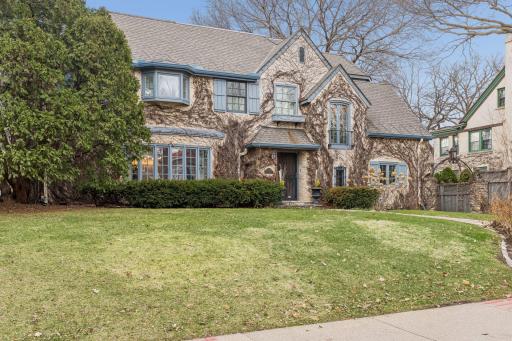 Located on the idyllic Knox Ave S with its large lots, stately homes, historic street lamps, and wide setbacks. Knox has been a coveted street in Lowry Hill for generations.