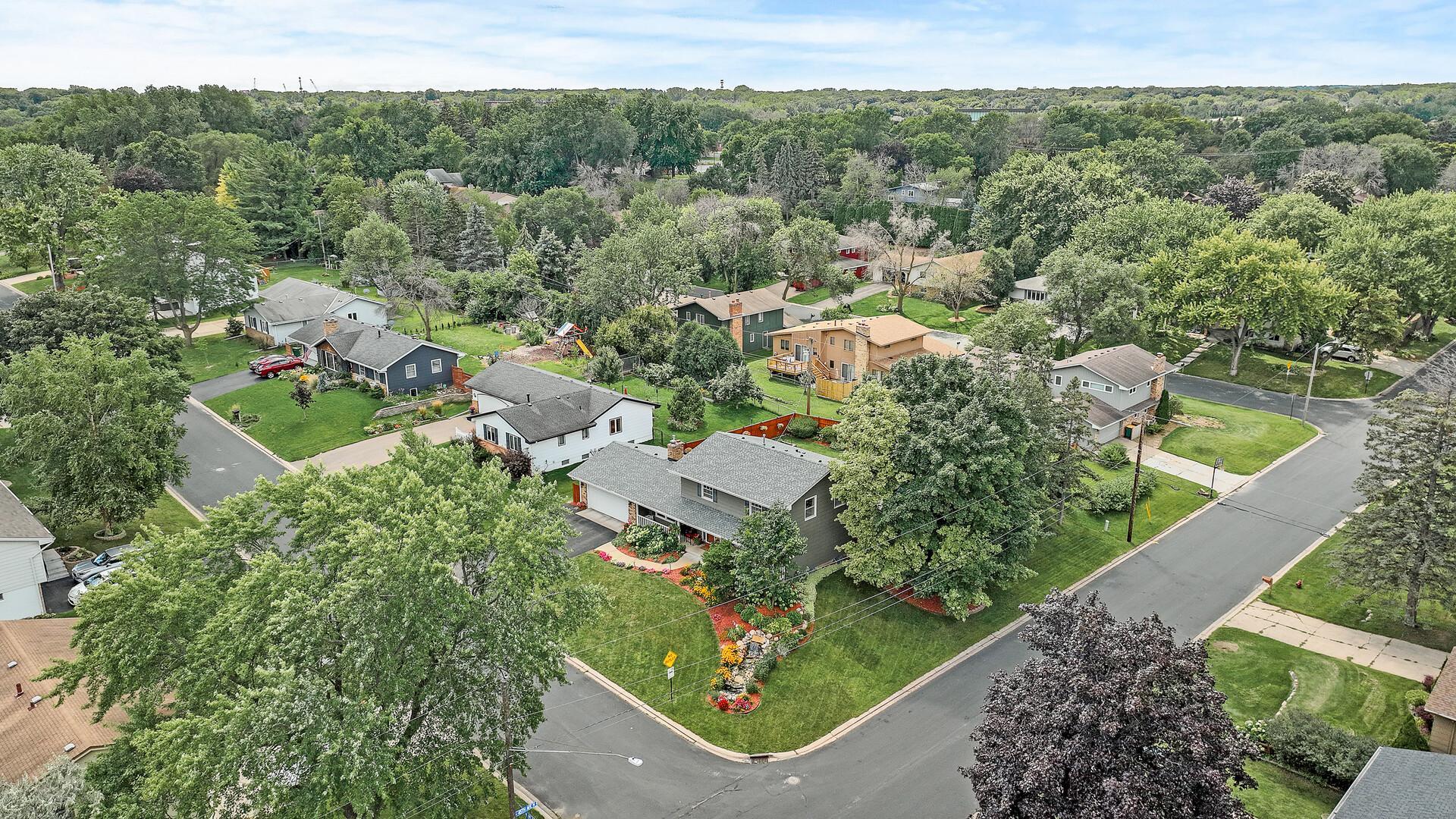 From above, the two-time RAVE Award-winning grounds truly shine. Notice the deep setbacks and the lush, wrap-around gardens that define this iconic New Hope property.