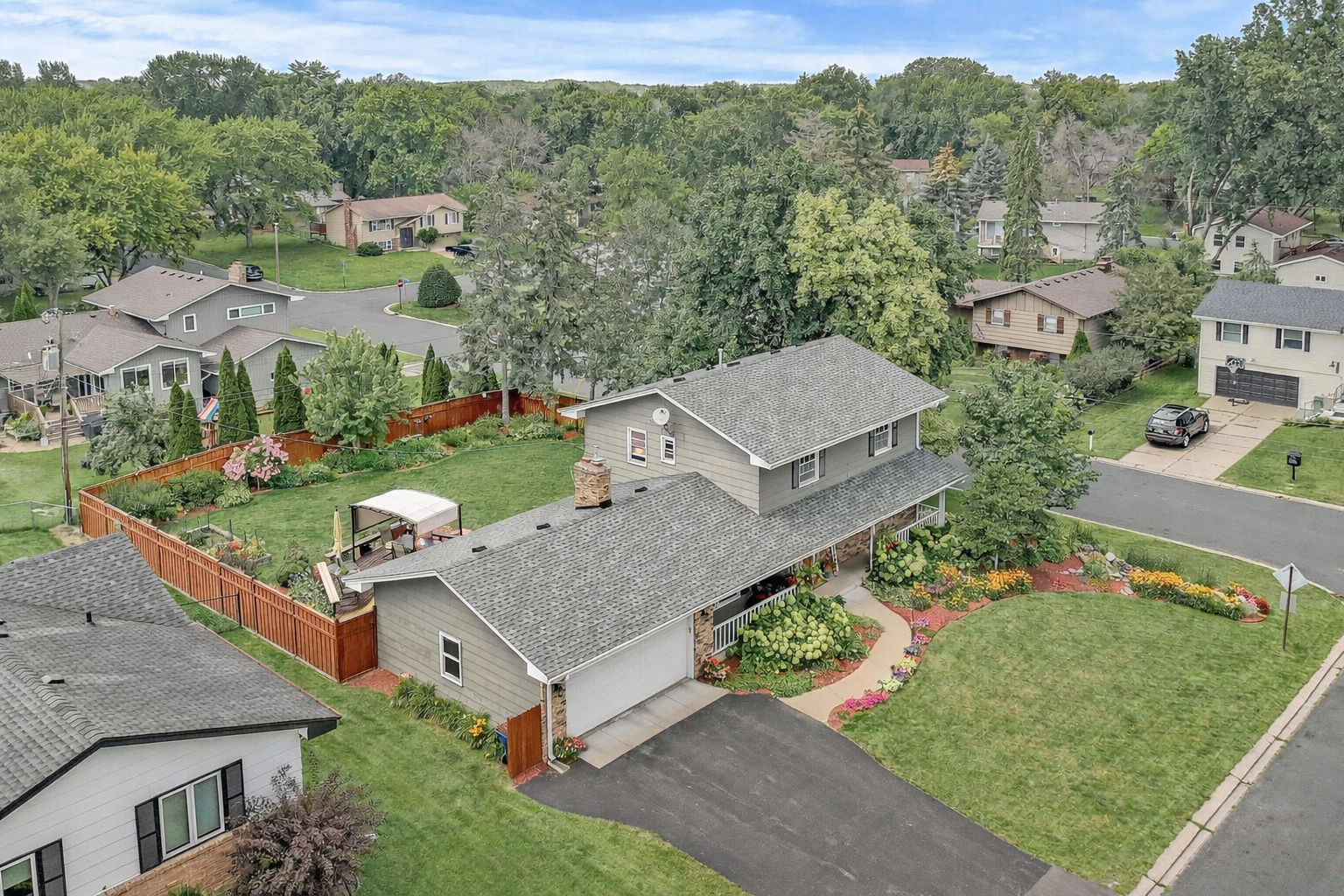A commanding presence. This aerial view showcases the home’s premier position on an expansive, oversized corner lot—one of the largest and most meticulously kept in the neighborhood.