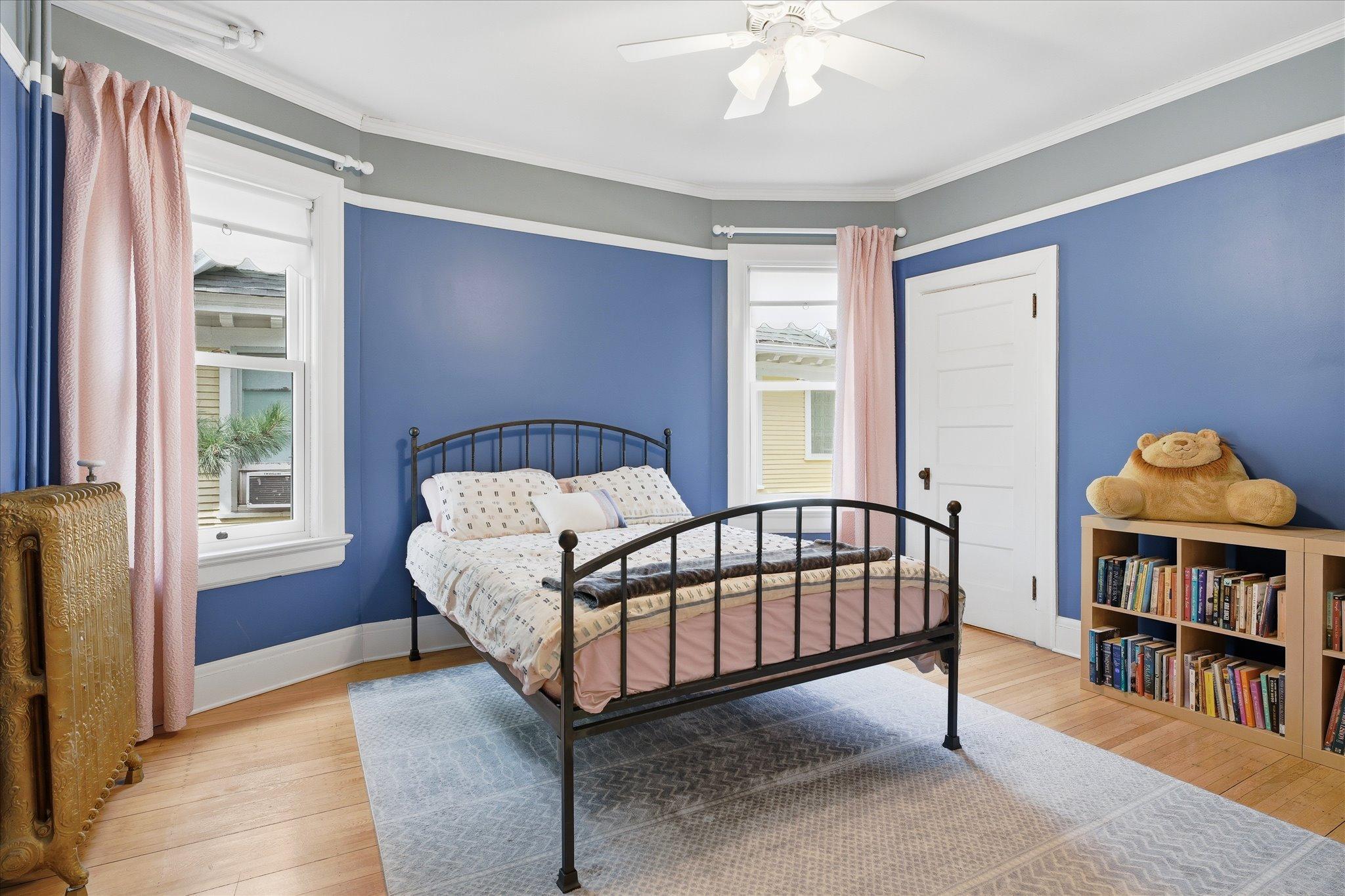 2nd bedroom - 13 x 14