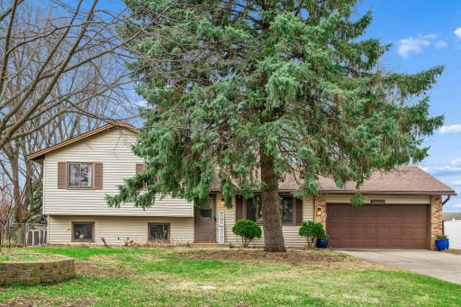 Welcome to 15001 Charleston Ave, Rosemount!
