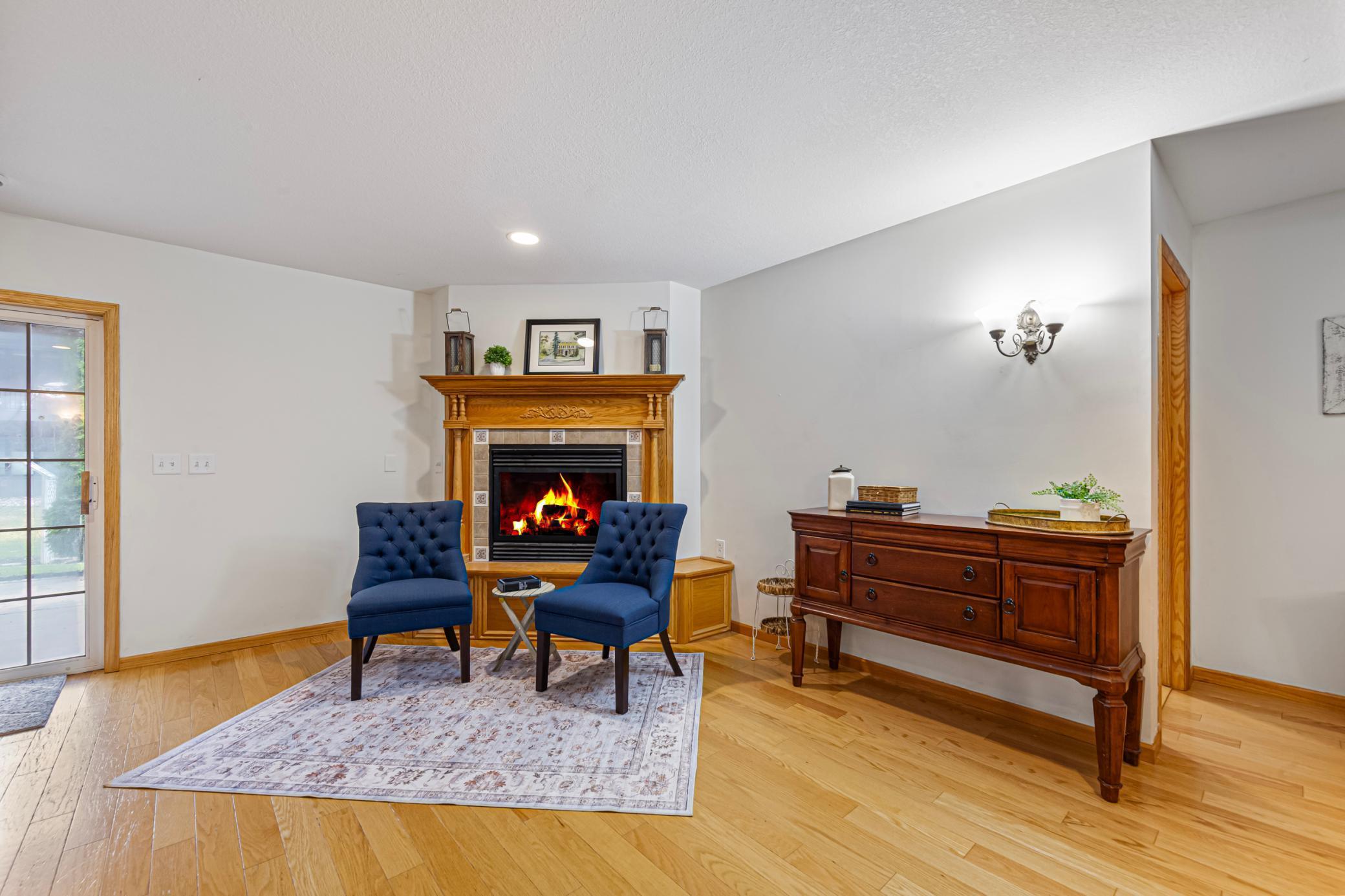 49 family room_lower.jpg