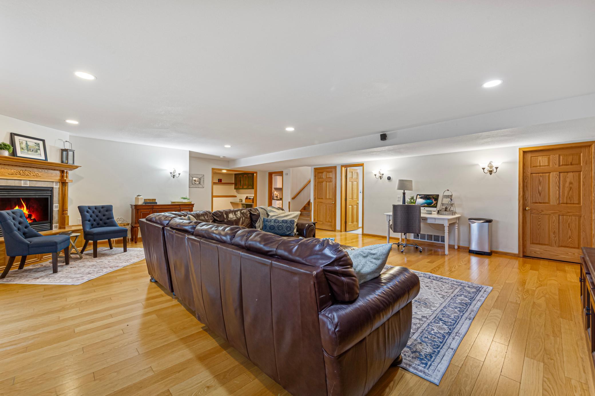 46 family room_lower.jpg