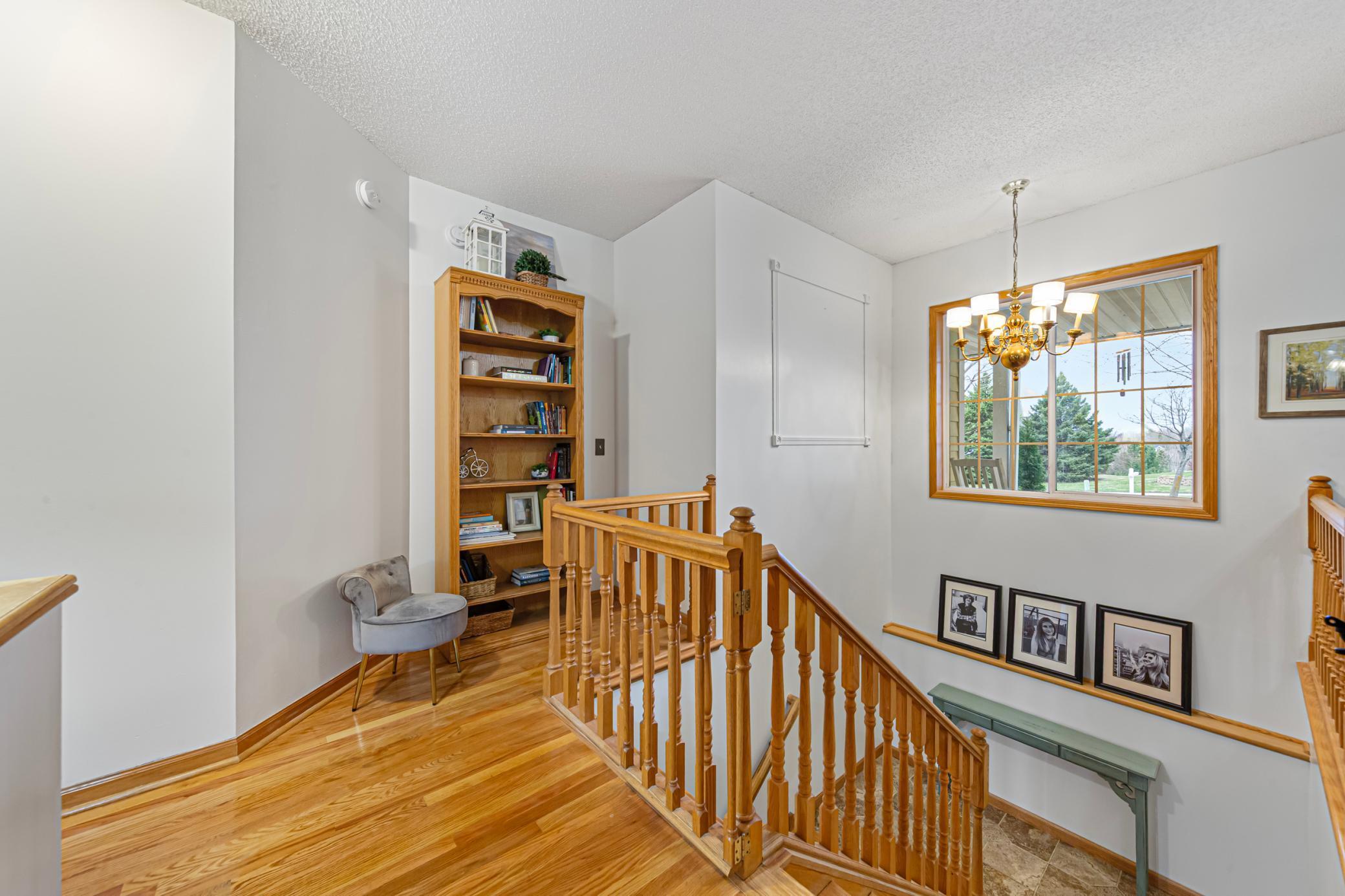 14 landing_stairs.jpg