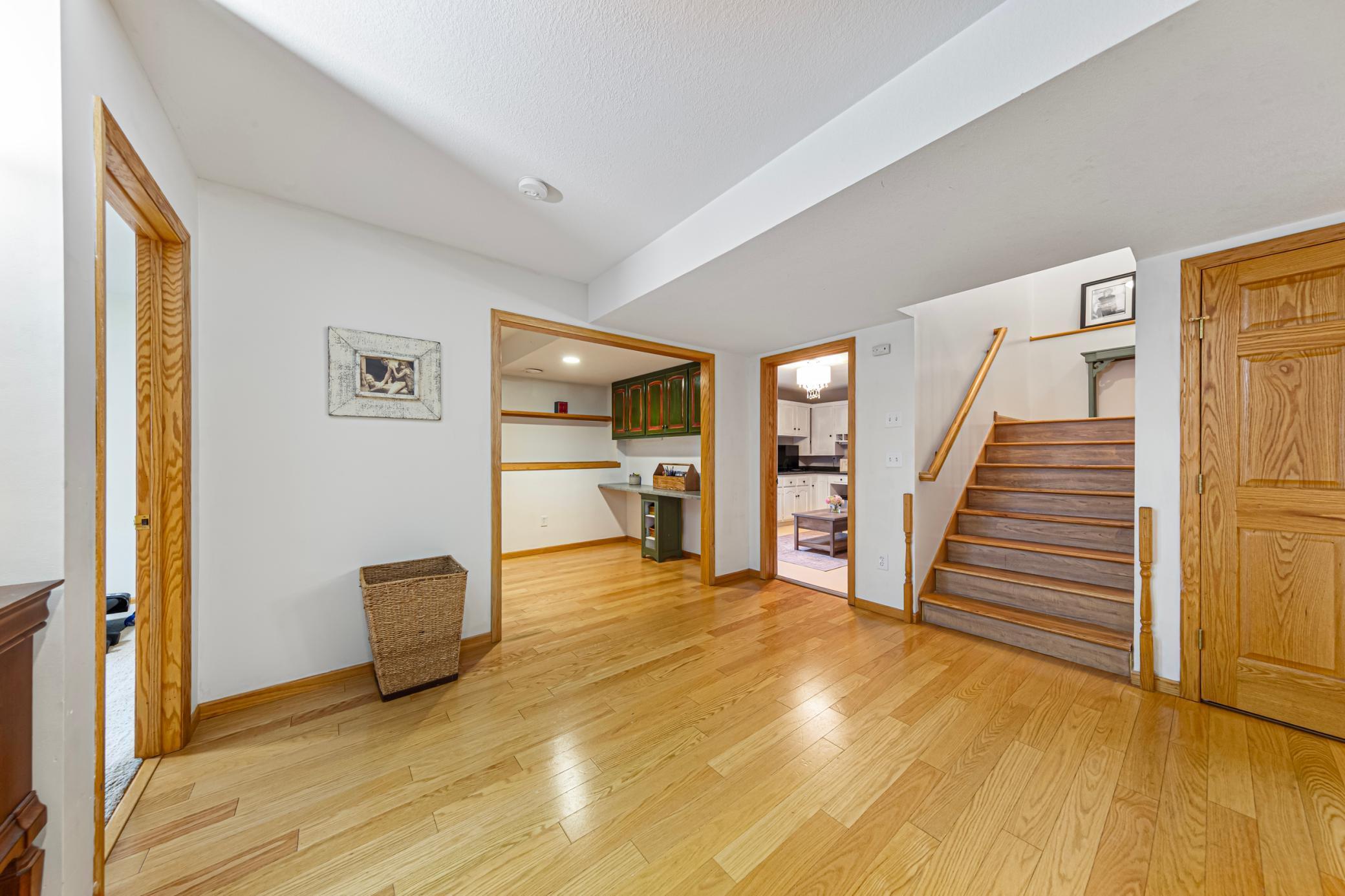 44 landing_lower.jpg