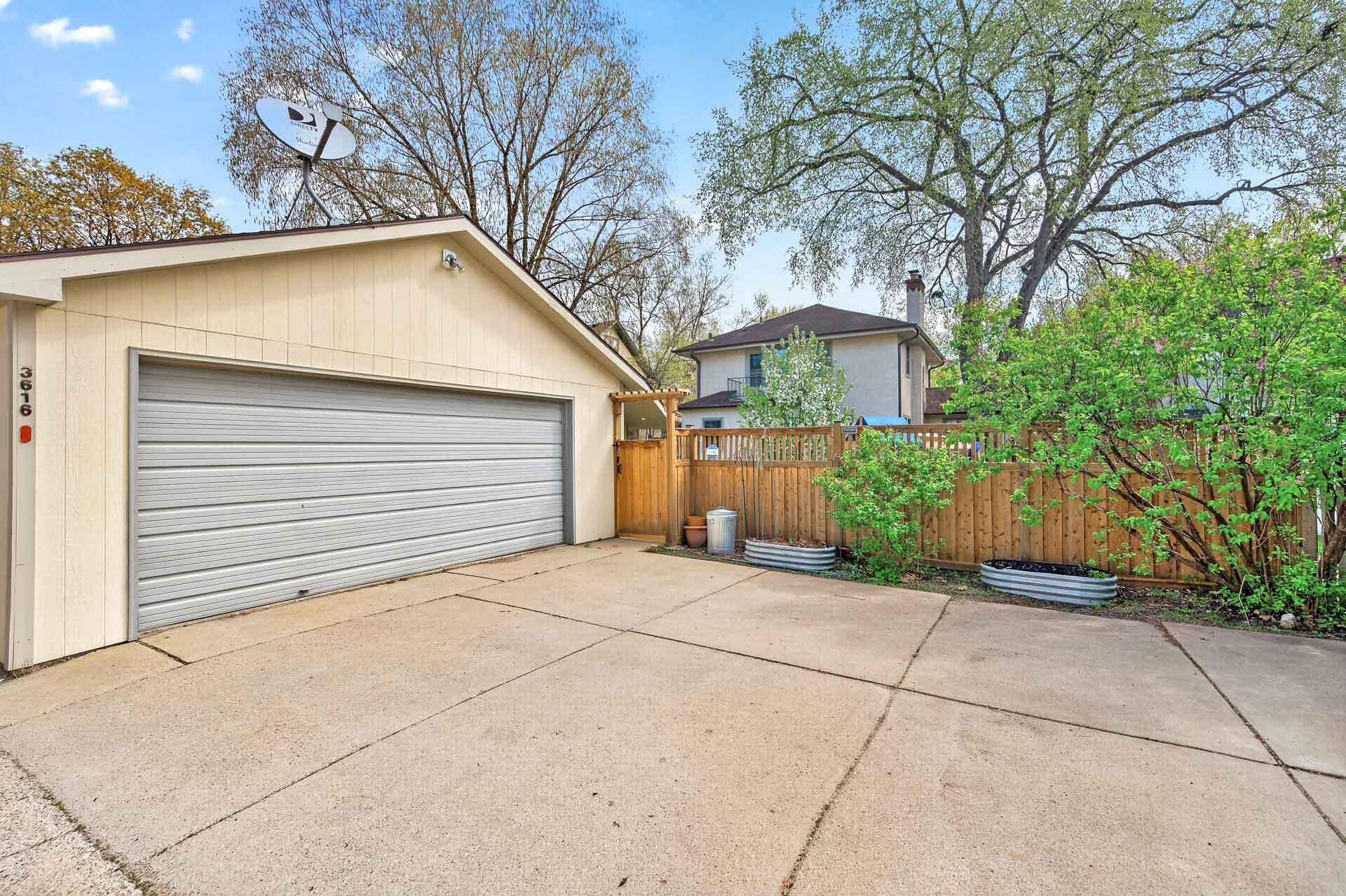 3616-46th-Ave-S-Garage.jpg