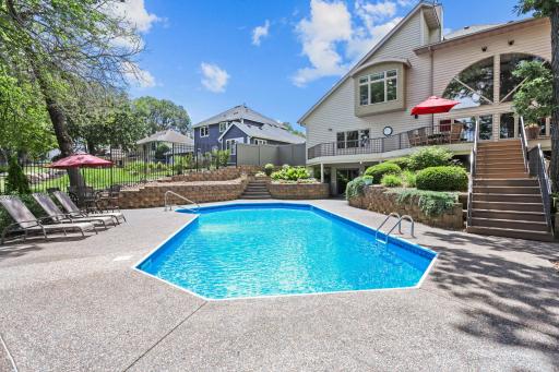 705 W River Parkway, Champlin, MN 55316