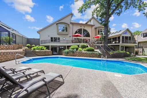 705 W River Parkway, Champlin, MN 55316