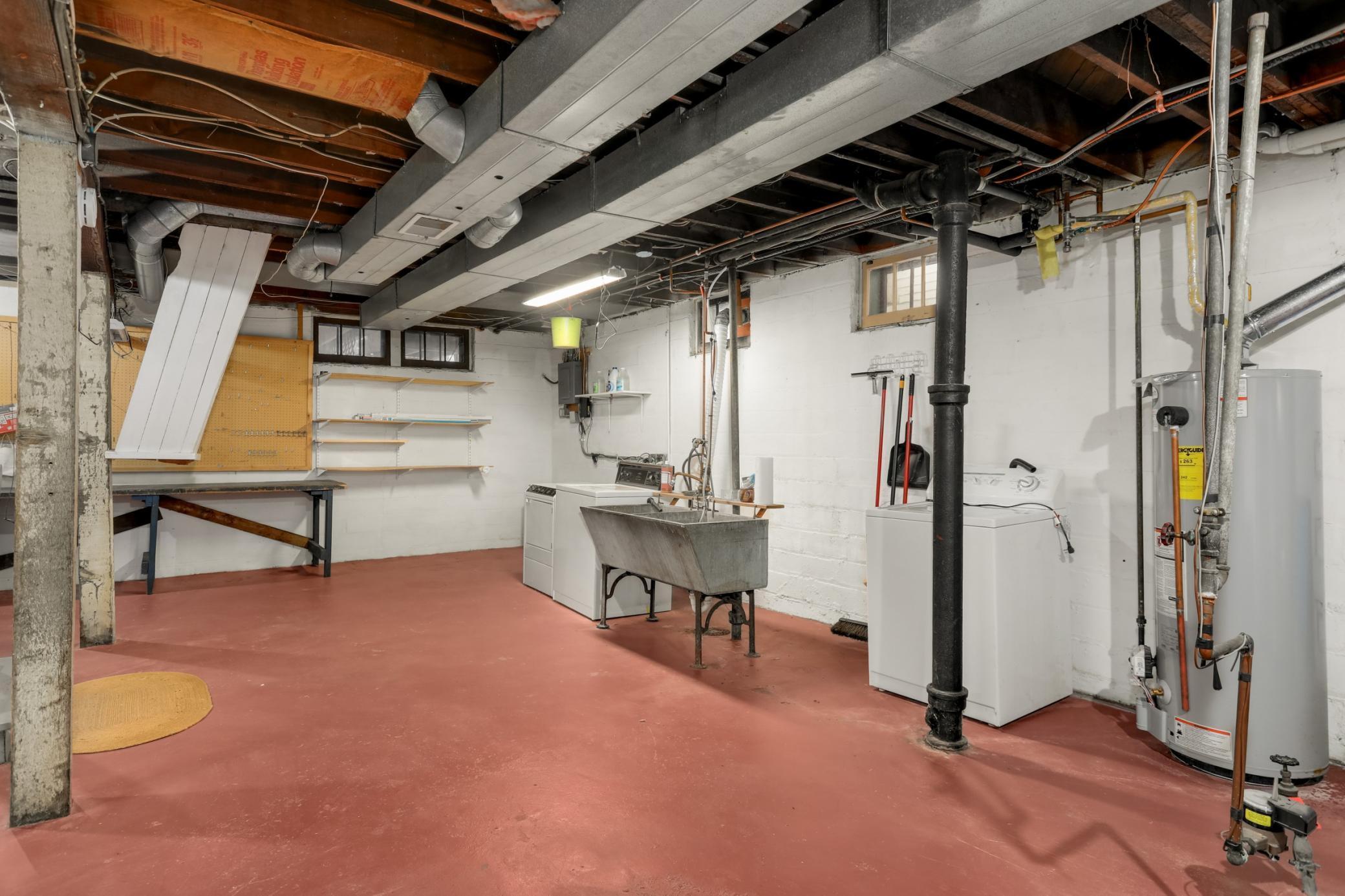 Lots of space a great headroom in the basement!