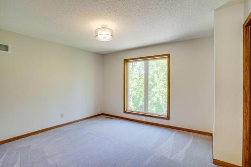 8973 Knoble Court, Eden Prairie, MN 55347