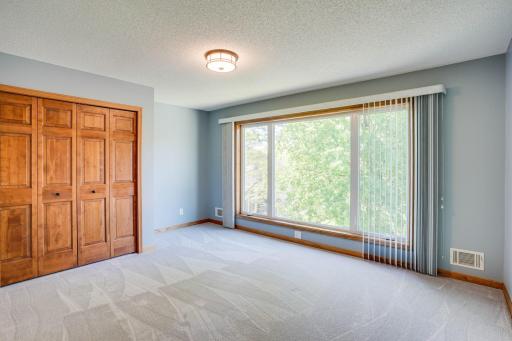 8973 Knoble Court, Eden Prairie, MN 55347
