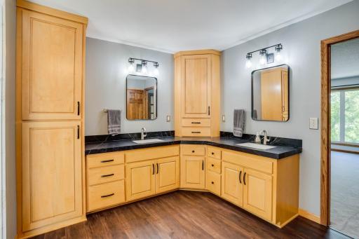8973 Knoble Court, Eden Prairie, MN 55347