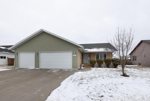 Photo for 1527 41st Avenue S, Moorhead, MN 56560 - listing #7038446 1527 41st Avenue S, Moorhead, MN 56560