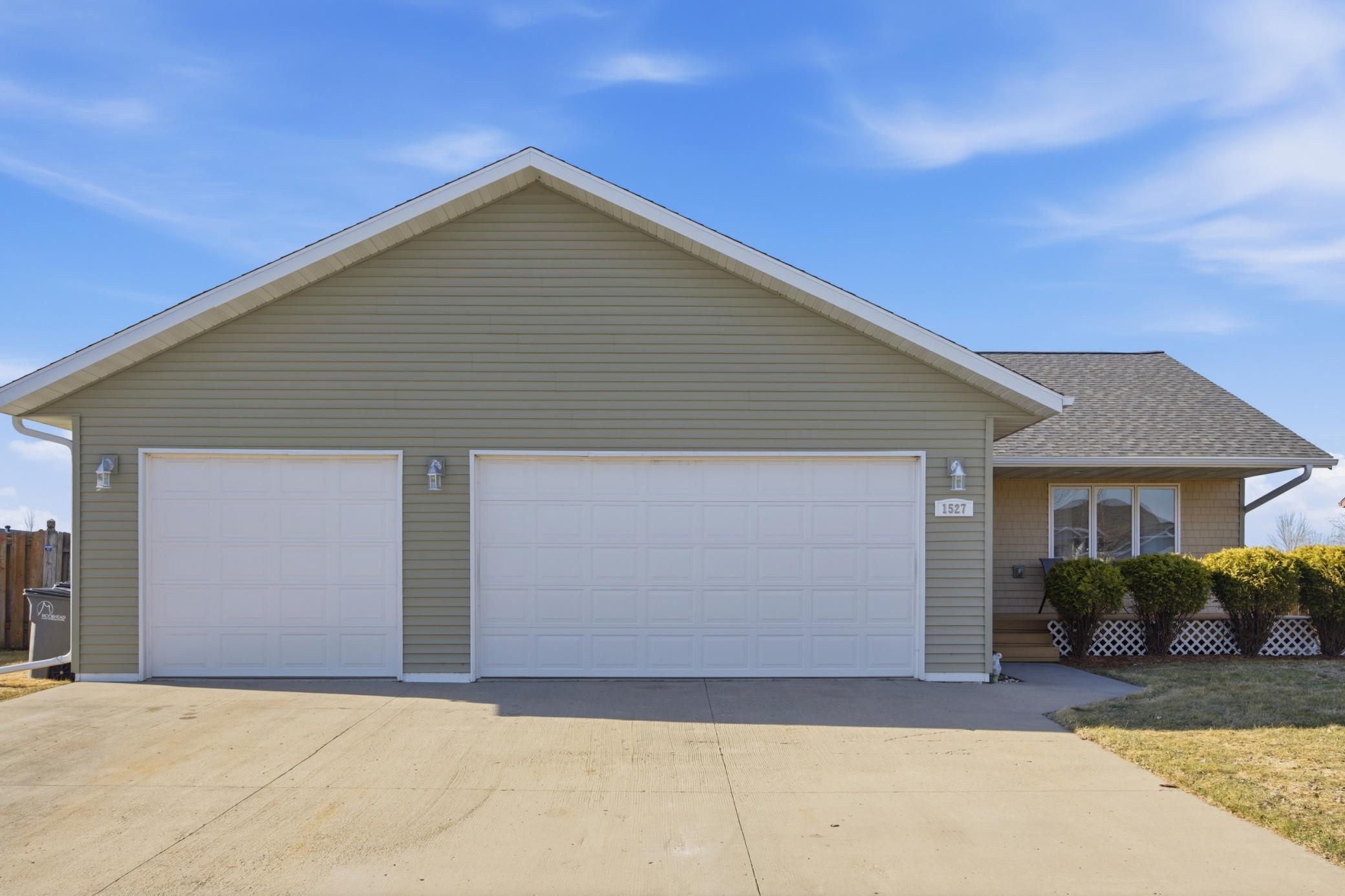 1527 41st Avenue S, Moorhead, MN 56560