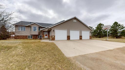 6335 1st Avenue W, Willmar, MN 56201