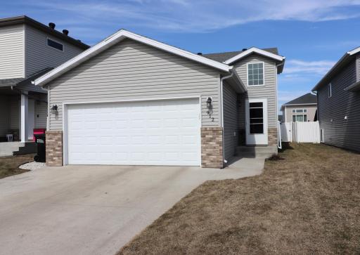 912 30th Avenue W, West Fargo, ND 58078
