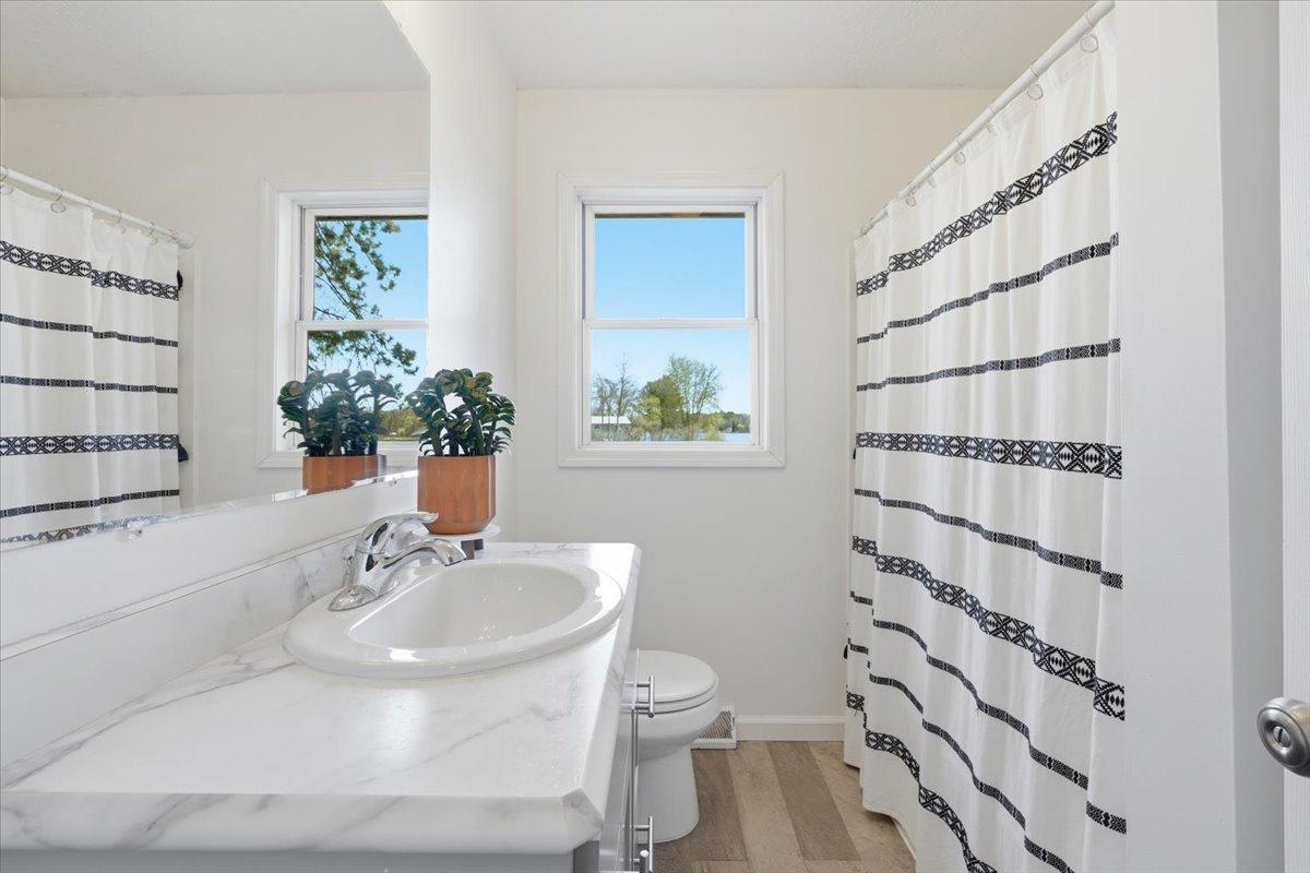 Main floor full bath.